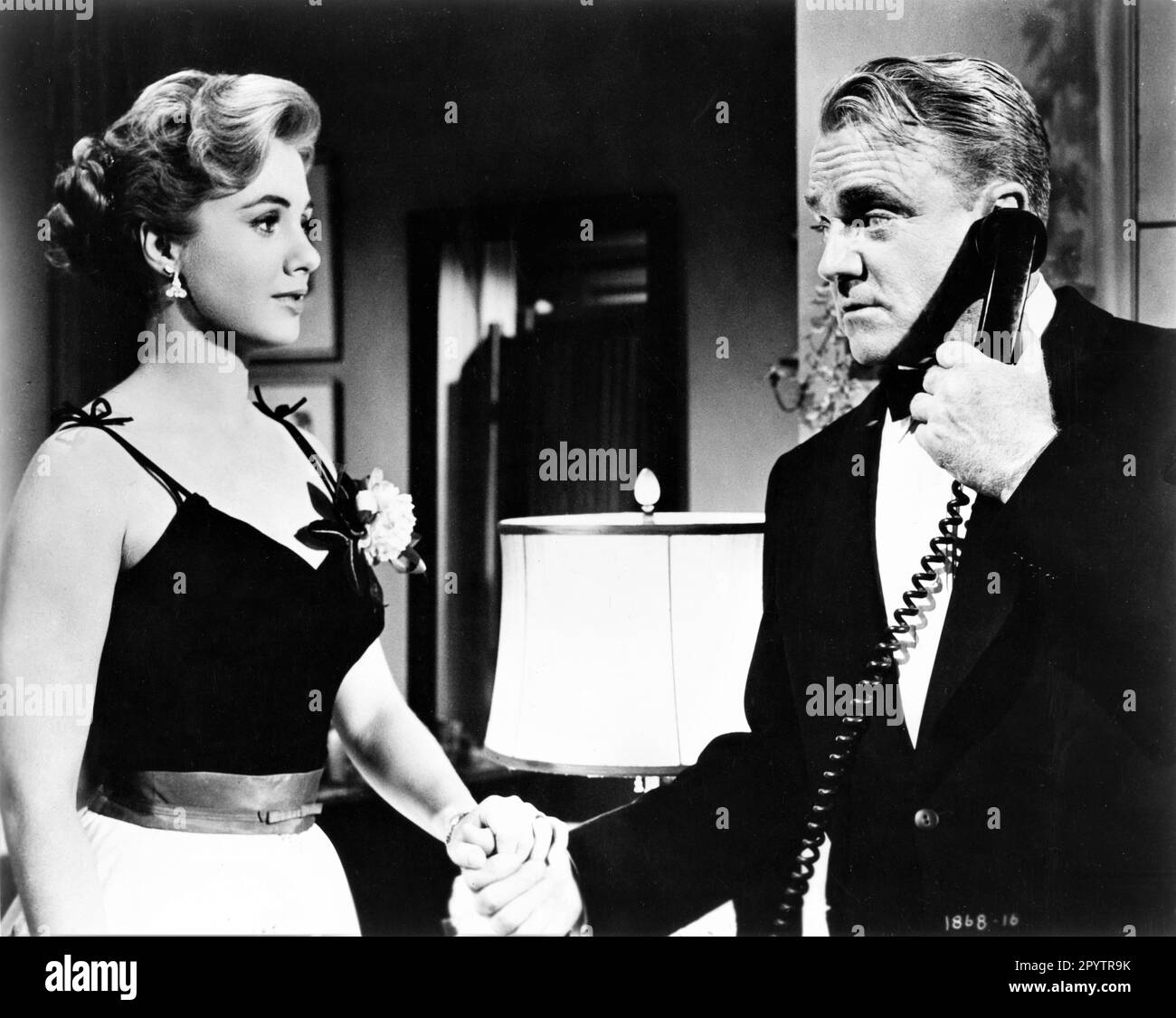 SHIRLEY JONES and JAMES CAGNEY in NEVER STEAL ANYTHING SMALL 1959 director / screenplay Charles Lederer play Maxwell Anderson and Rouben Mamoulian Universal International Pictures (UI) Stock Photo