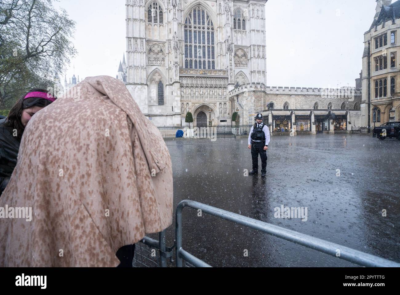 London UK. 5 May 2023. Pedestrians and royal fans are caught in a heavy downpour in Westminster a day before the coronation of King Charles III,  the biggest ceremonial event staged in the capital for 70 years. Credit: amer ghazzal/Alamy Live News Stock Photo