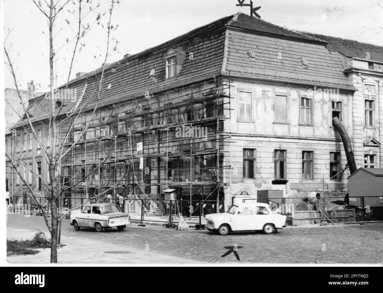 Construction site housing renovation in Yorkstr./Wilhelm-Staab-Str ...