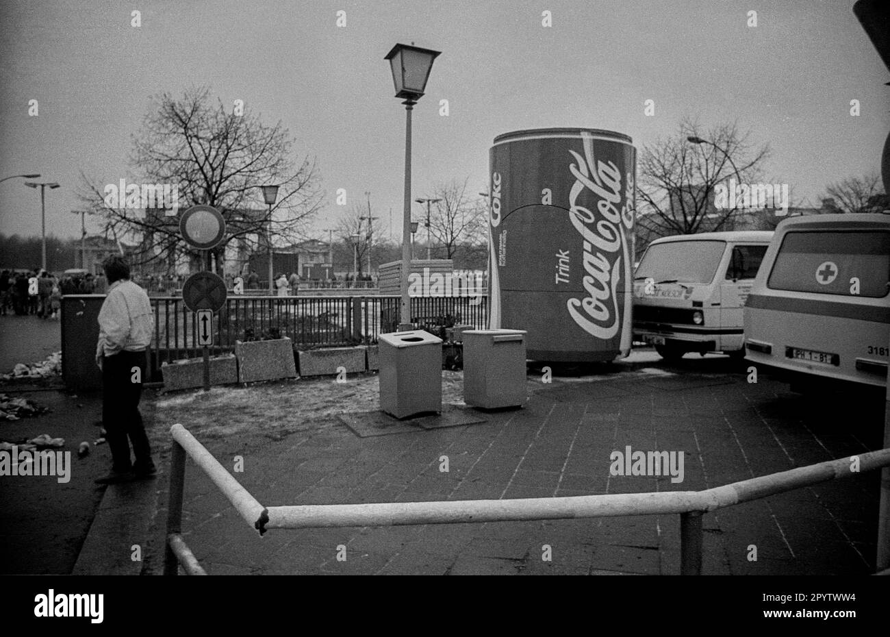 GDR, Berlin, 01.01.1990, after the New Year's Eve 1989/90 at the Brandenburg Gate, oversized Coca Cola can, [automated translation] Stock Photo