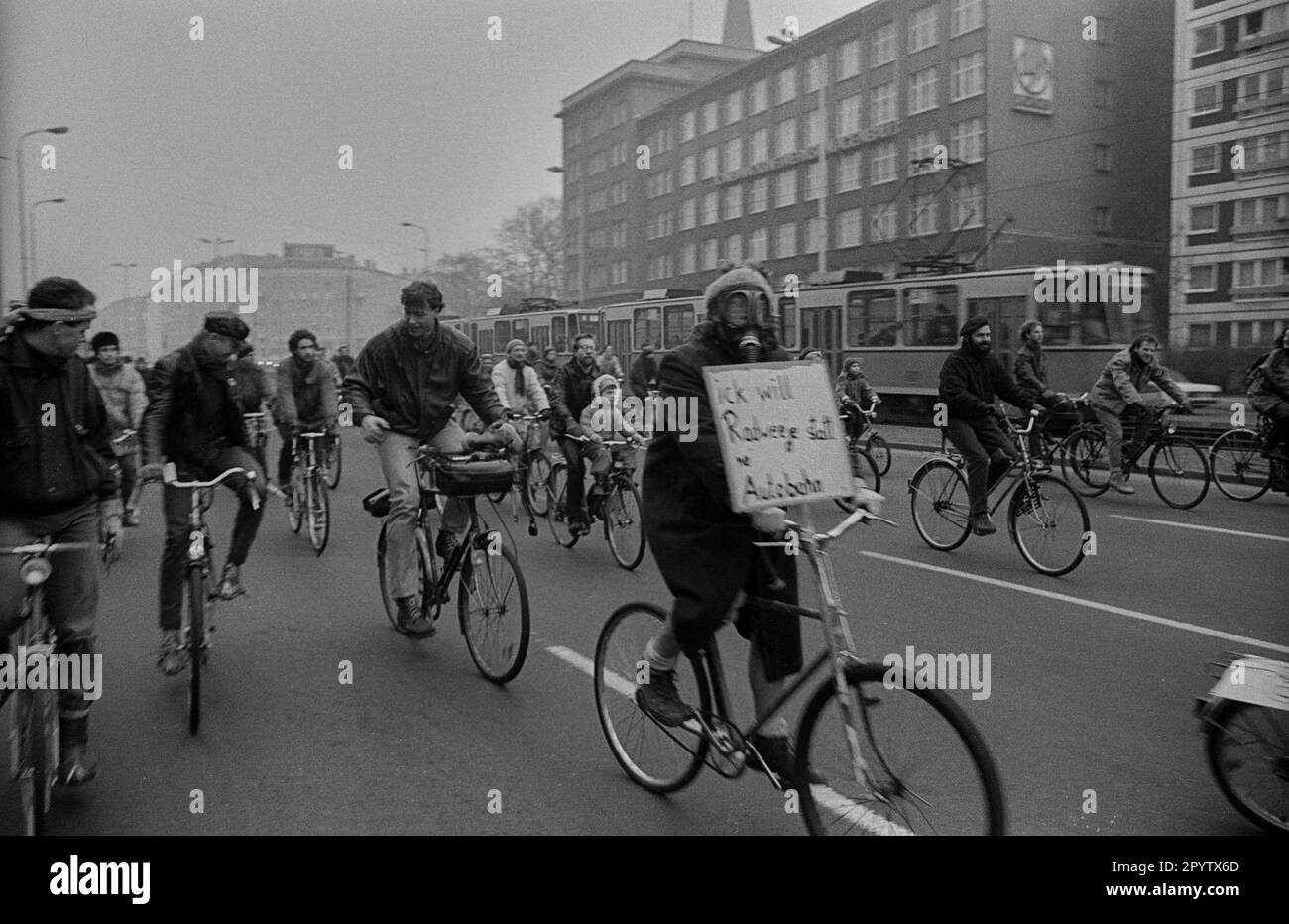 GDR, Berlin, Jan. 7, 1990, 1st bicycle demonstration in East Berlin, Ich will Radwege statt Autobahn, [automated translation] Stock Photo