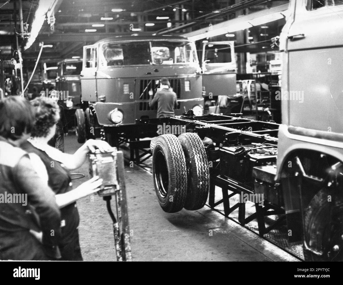 Assembly line for W50 truck at IFA Autowerk Ludwigsfelde.W50 truck. GDR factories. Photo: MAZ/Christel Köster,02.01.1980 [automated translation] Stock Photo