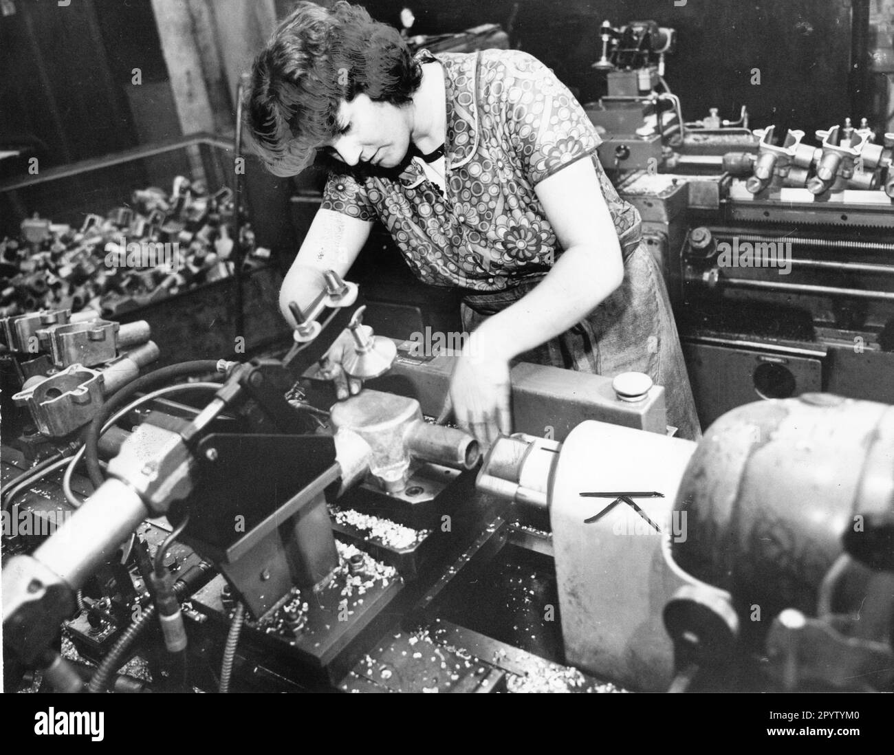 Monika Wind lathe operator at IFA Autowerk Ludwigsfelde machining switch housings.truck W50. GDR factories. Photo: MAZ/Christel Köster,03.06.1980 [automated translation] Stock Photo