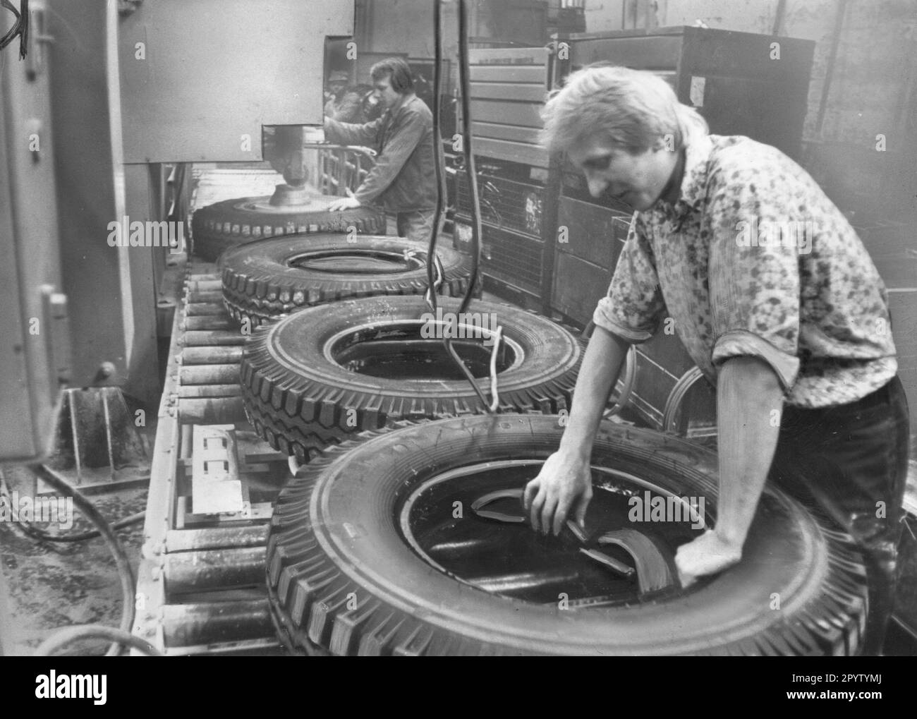 42 wheels per shift leave the tire assembly line at IFA Autowerk