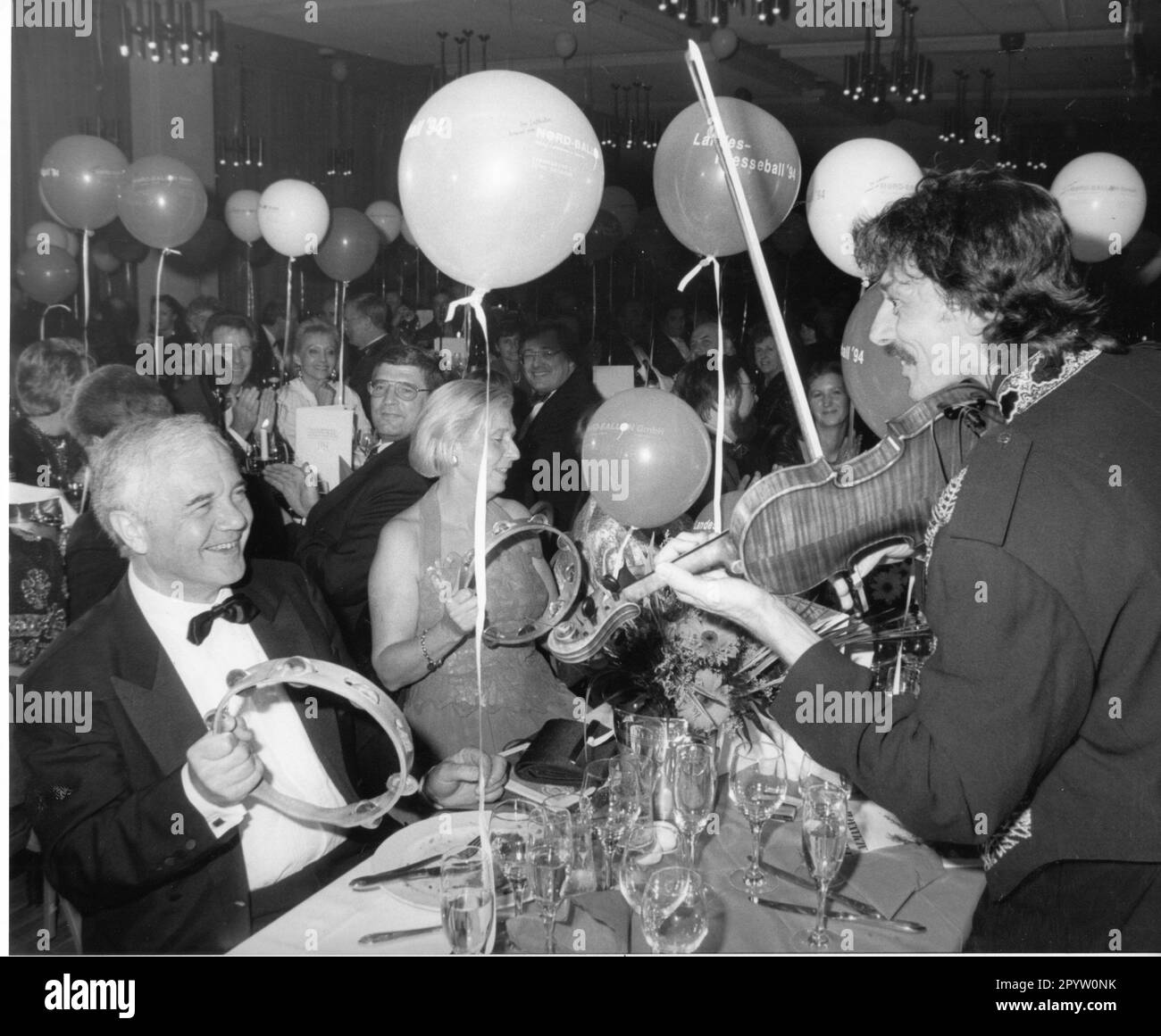 3rd Brandenburg Press Ball in Templin: Prime Minister Manfred Stolpe and his wife in a relaxed atmosphere. Photo: MAZ/Bernd Gartenschläger, 24.09.1994 [automated translation] Stock Photo