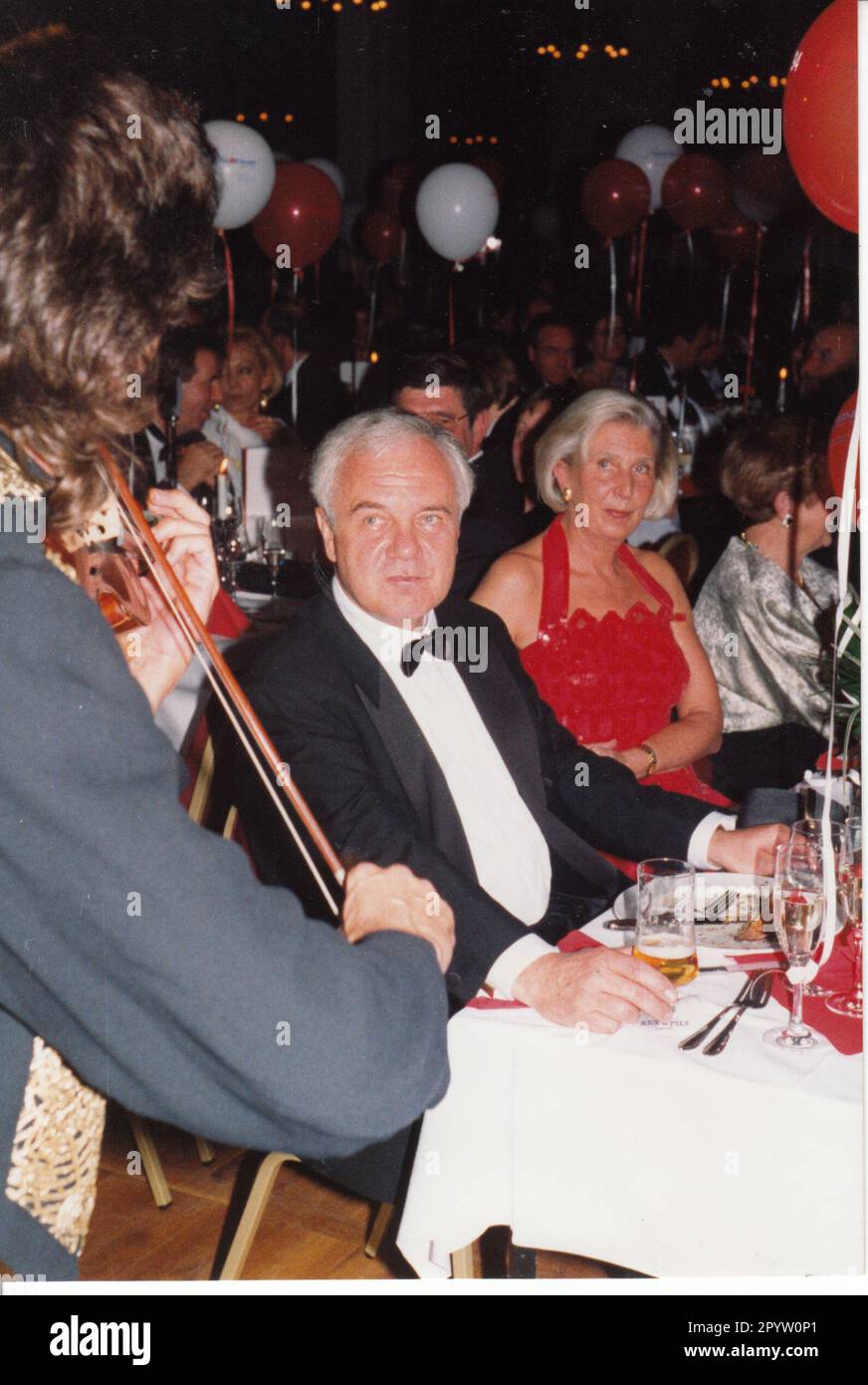 3rd Brandenburg Press Ball in Templin: Minister President Manfred Stolpe and his wife Ingrid. Photo: MAZ/Michael Hübner,24.09.1994 [automated translation] Stock Photo