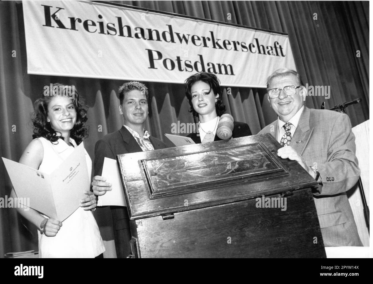 Potsdam Gesellenbriefe are issued, Freisprechung chamber of handicrafts on 10.09.1998 new generation handicrafts photo: MAZ/ [automated translation] Stock Photo