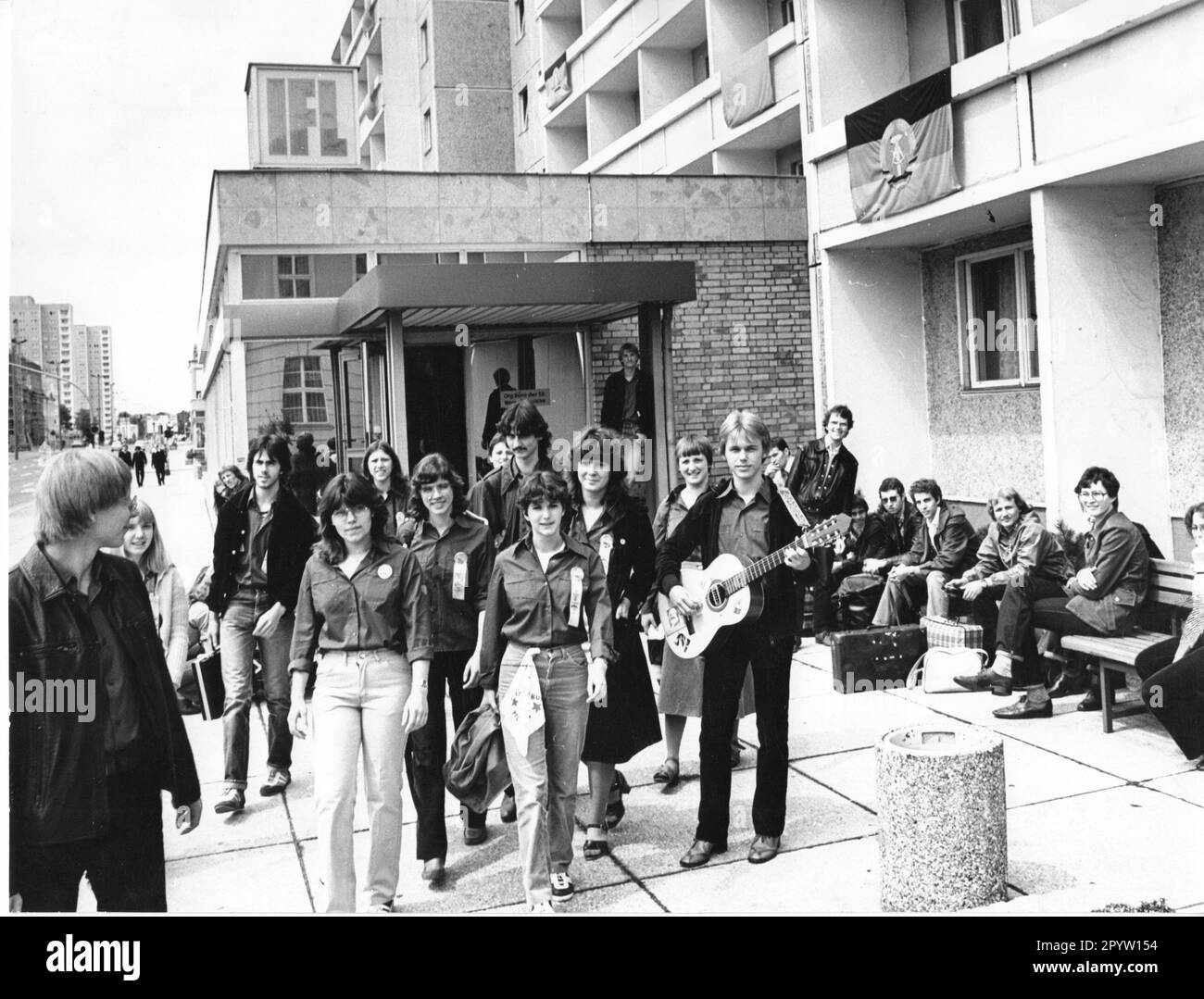 The 13th workshop week of the FDJ singing clubs in Potsdam which takes place from 19.- 26.07.1981. The FDJ singing club of the EOS Merseburg is curious how their songs will be received in Potsdam. Free German youth.youth meeting. GDR.photo: MAZ/Christel Köster, July 1981 [automated translation] Stock Photo
