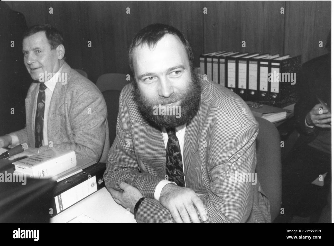Stolpe inquiry committee 1994 on 16.3. Lothar Bisky (left) and Günter Nooke Bündnis 90/Grüne hearing in the state parliament at Brauhausberg Photo: MAZ/Bernd Gartenschläger [automated translation] Stock Photo