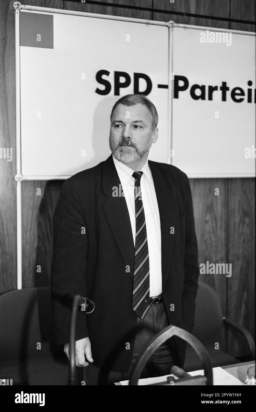 Germany, Bonn, 12.05.1992 Archive: 33-62-18 SPD Party Council Photo ...