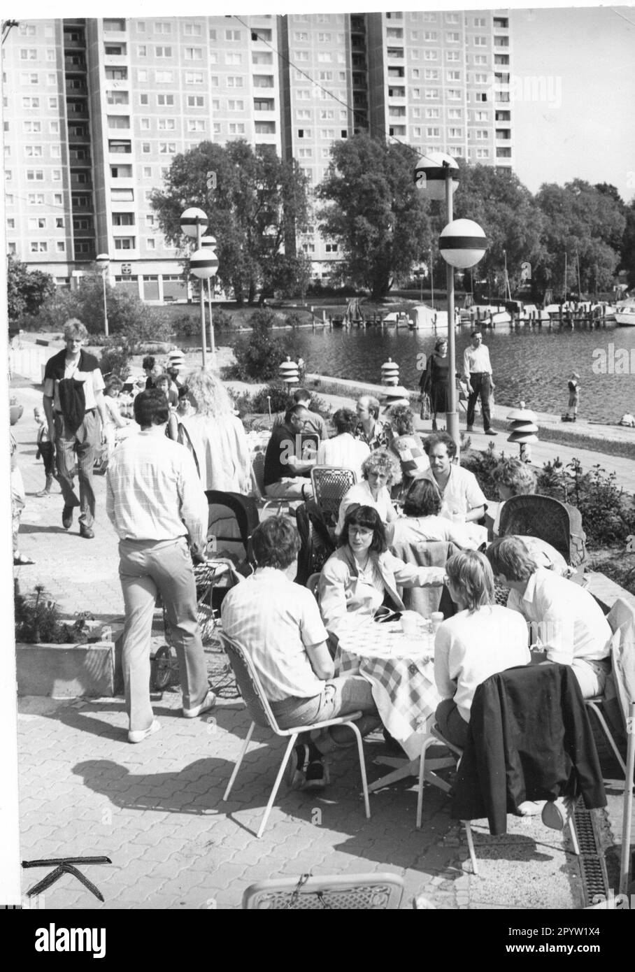 Cafe Seerose Black And White Stock Photos Images Alamy cafe-seerose-black-and-white-stock-photos-images-alamy