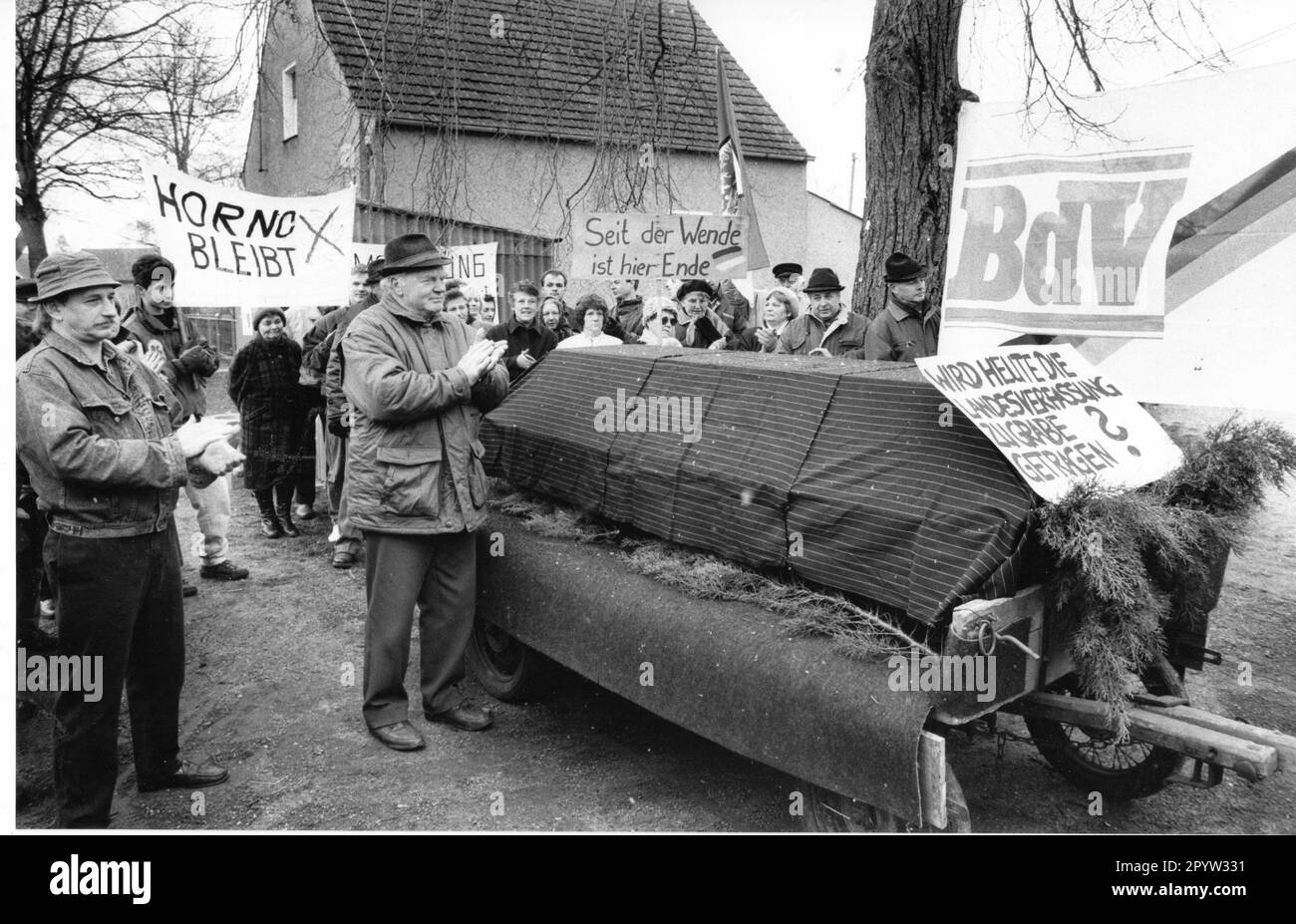 Horno district Spree-Neisse coffin road closure protest action against the demolition and dredging of the village , photo from March 1993, construction coal, energy extraction Lausitz Photo: MAZ/Peter Sengpiehl [automated translation] Stock Photo