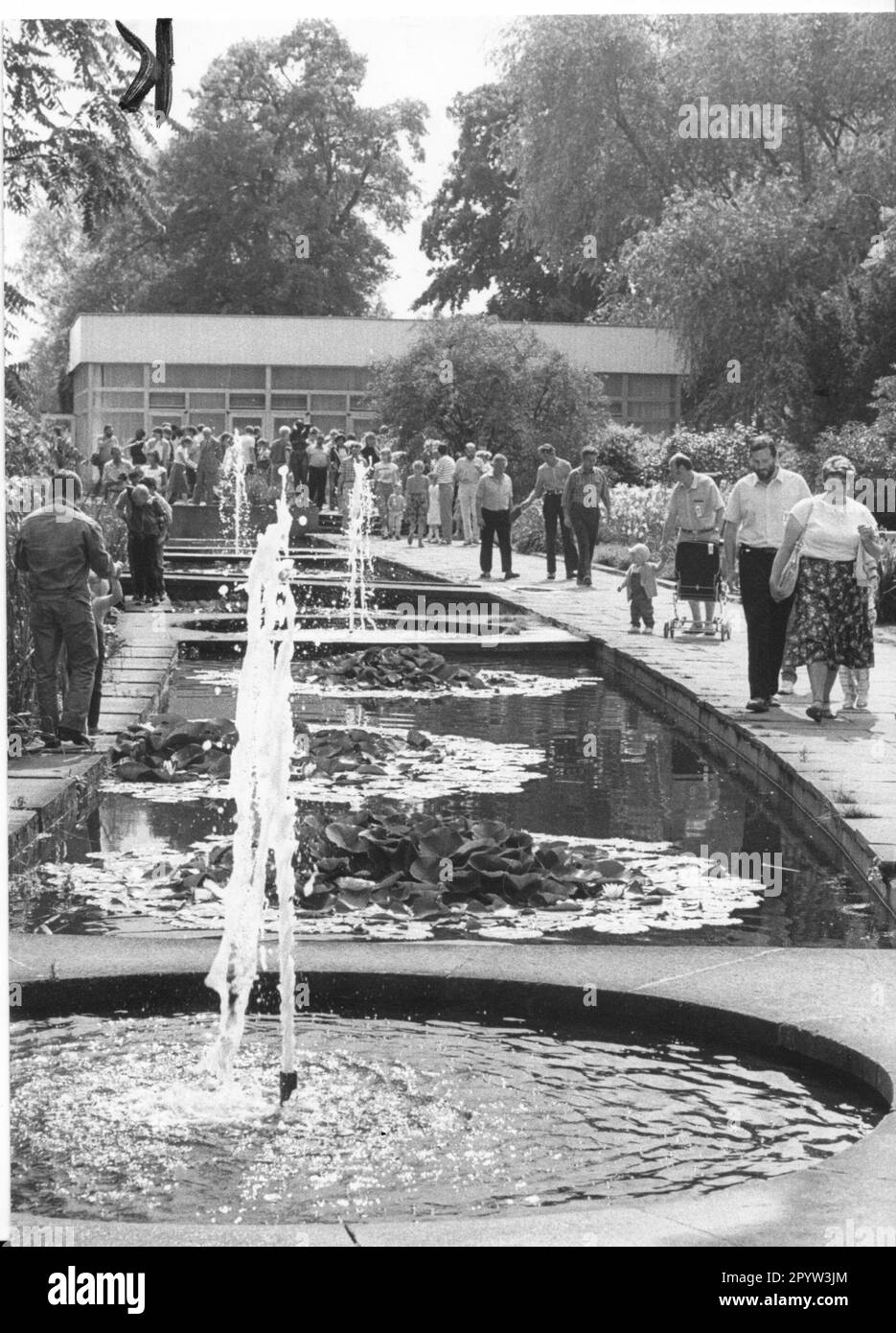 Potsdam: July 1988 Friendship IslandExhibition pavilion fountain people