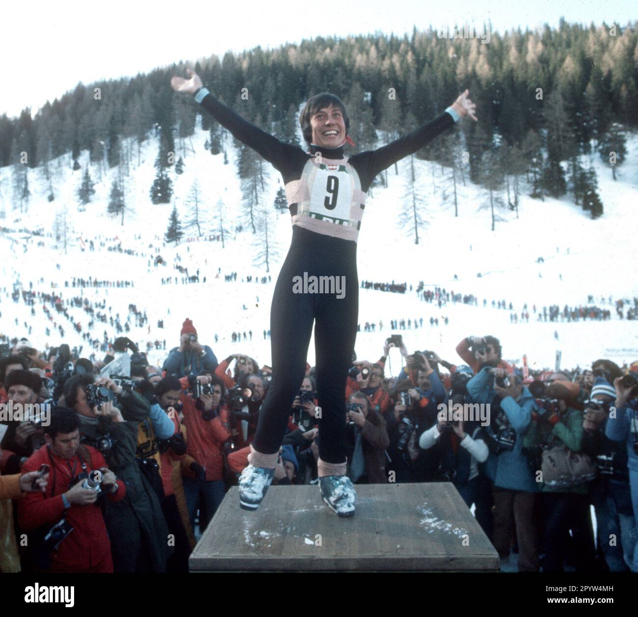 Winter Olympics in Innsbruck 1976. Rosi Mittermaier (Deut.) cheers after her victory in the downhill race Feb. 13, 1976. [automated translation] Stock Photo