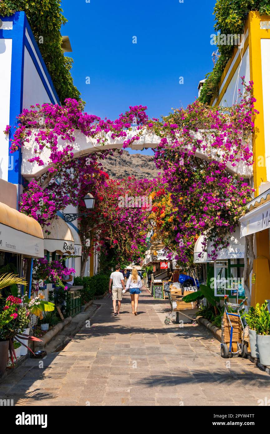 Village de puerto de mogan hi-res stock photography and images - Alamy
