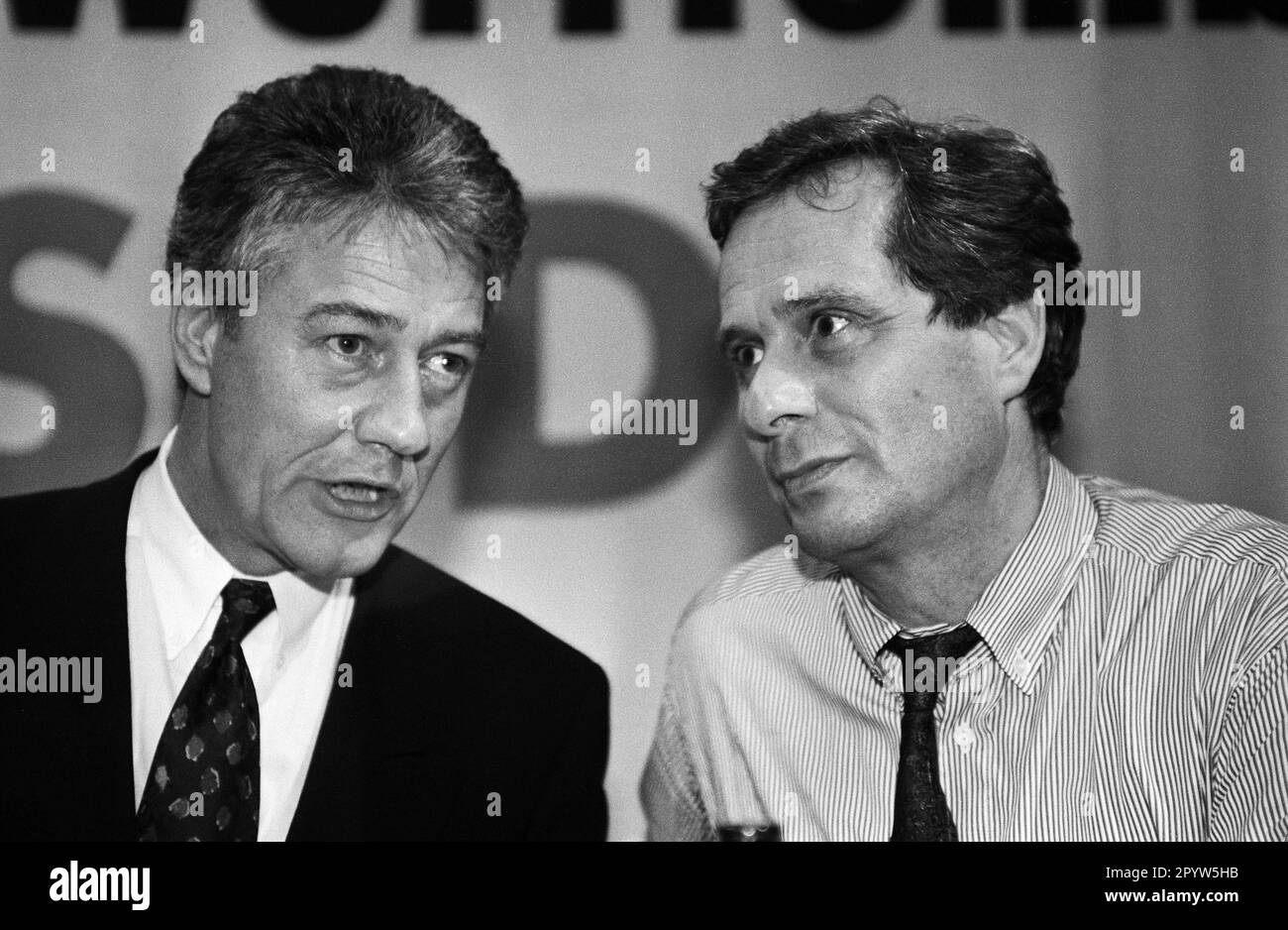 Germany, Lahr, 10.03.1992. Archive: 32-40-05 State parliament election campaign in Baden-Wuerttemberg Photo: SPD chairman Bjoern Engholm and SPD top candidate Dieter Spoeri [automated translation] Stock Photo