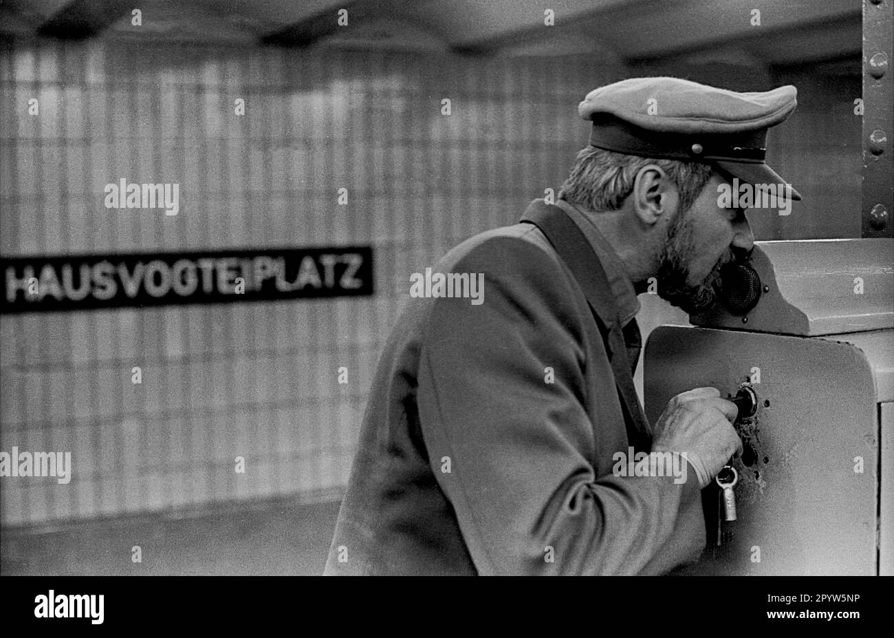 GDR, Berlin, 30.08.1988, subway station Hausvogteiplatz, departure, BVB - employee at the call column, dispatcher, [automated translation] Stock Photo