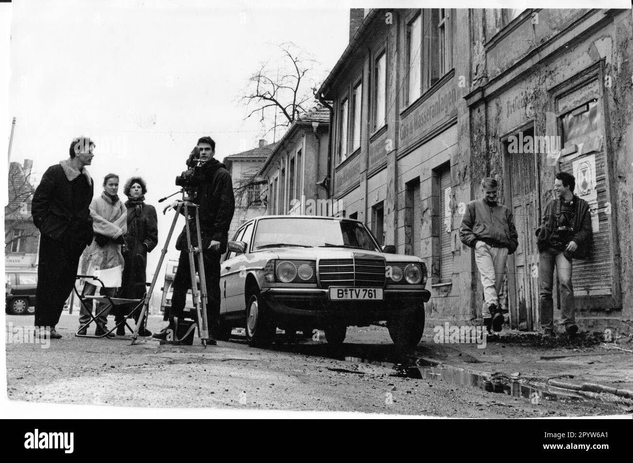 Shooting in Potsdam with Fayd Jungnickel (behind the camera) and Thomas Zickler (l.) Photo: MAZ/Archiv, 02.07.1992 [automated translation] Stock Photo