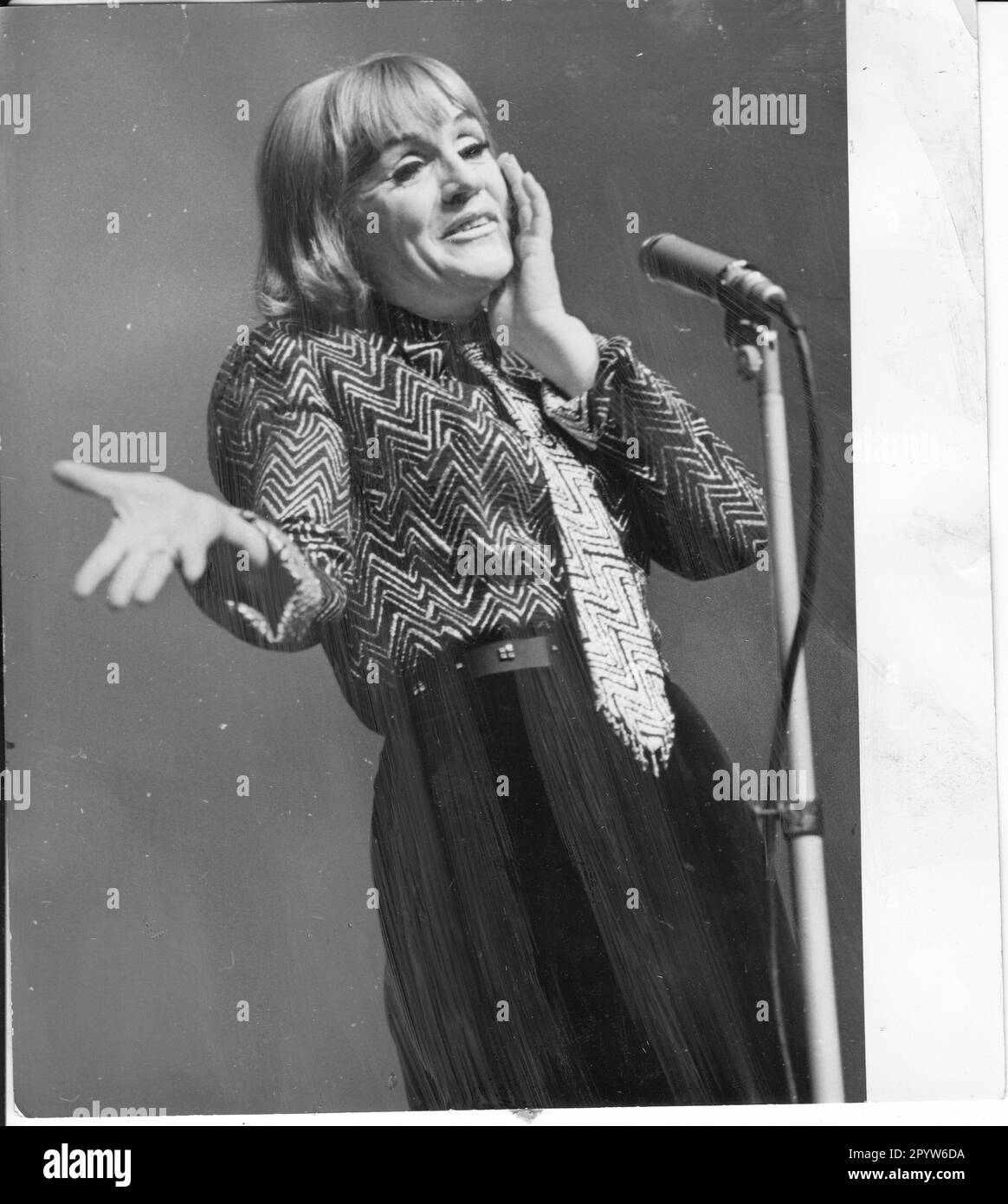 Chanson Singer Actress and chanson singer Gisela May on stage. Photo: MAZ/ Manfred ...