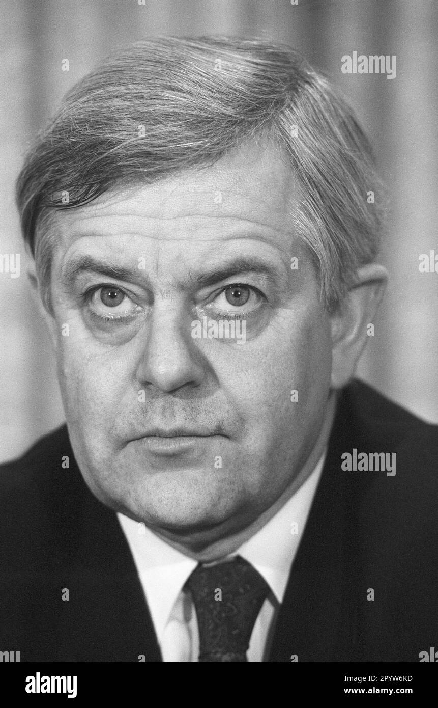Germany, Bonn, 03.12.1991. Archive: 30-46-31 Press conference with Slovenian President Kucan Photo: President Milan Kucan, Slovenia [automated translation] Stock Photo