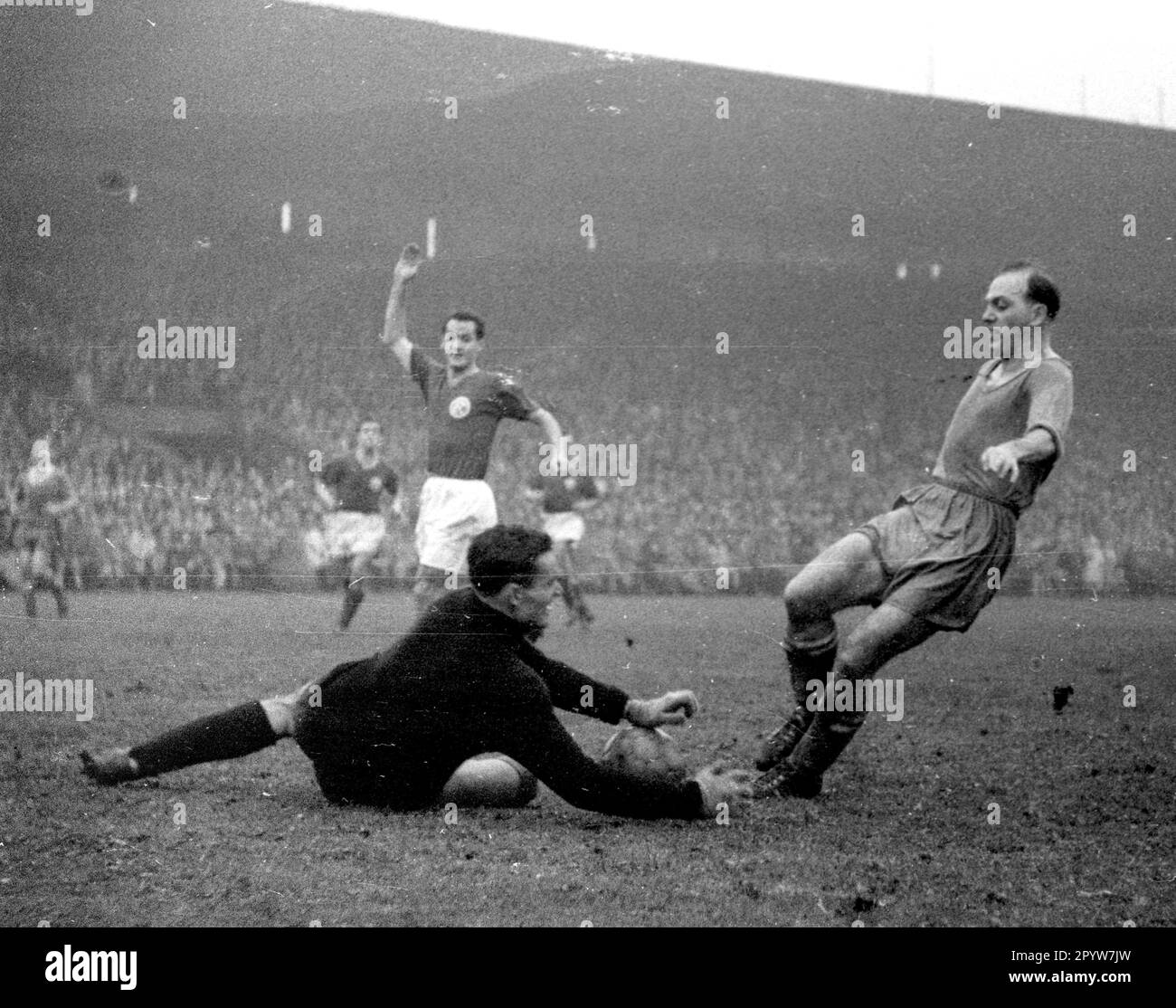 Season 1957 58 hires stock photography and images Alamy