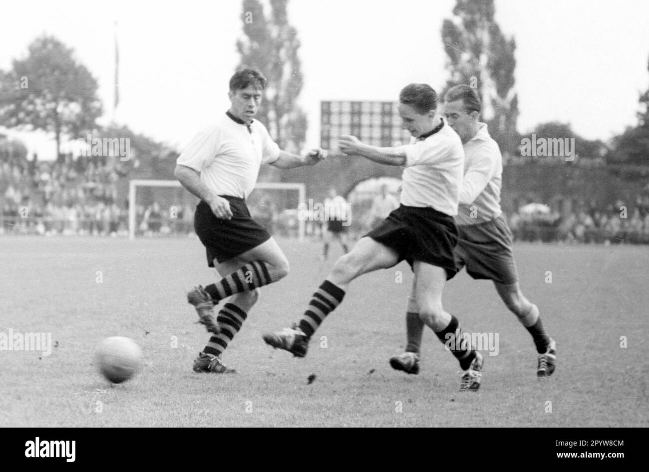 European Cup of National Champions 1st round. Borussia Dortmund - Spora Luxembourg 7:0/16.09.1956. Match scene from left : Alfred Kelbassa and Helmut Kapitulski [automated translation] Stock Photo