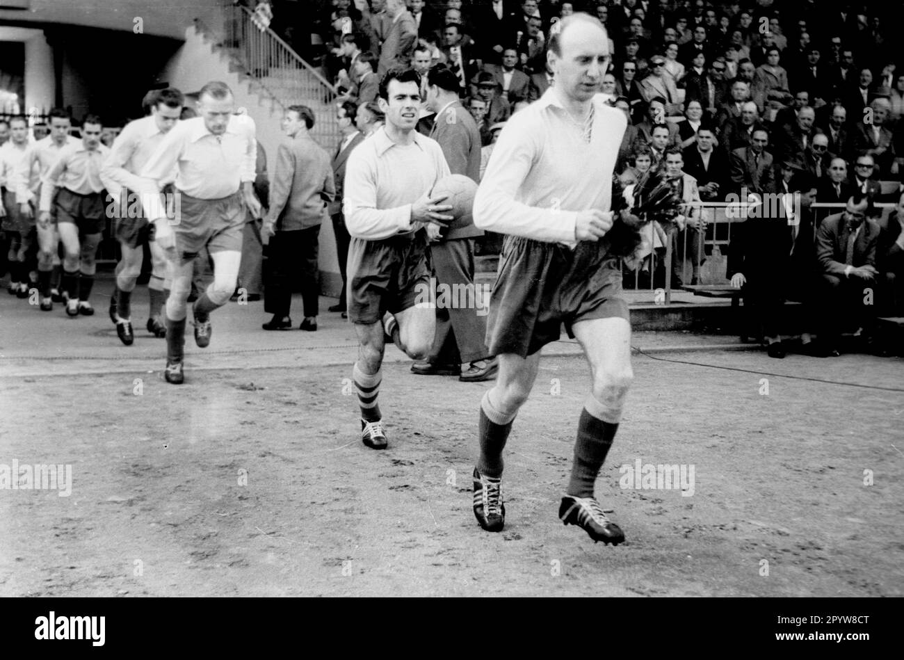 Saison 1956 1957 hires stock photography and images Alamy