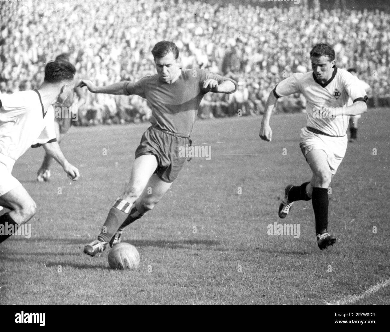 0 0 4 0 04 Black and White Stock Photos & Images - Alamy 0 0 4 0 04 Black and White Stock Photos & Images - Alamy