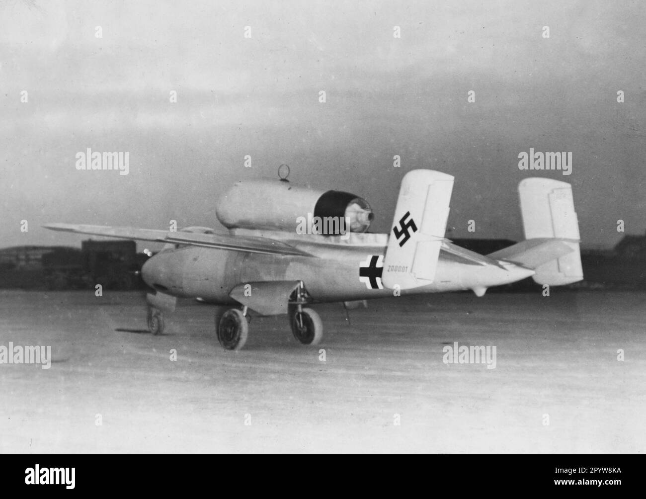Heinkel He 162, German fighter plane. Undated photograph. [automated translation] Stock Photo