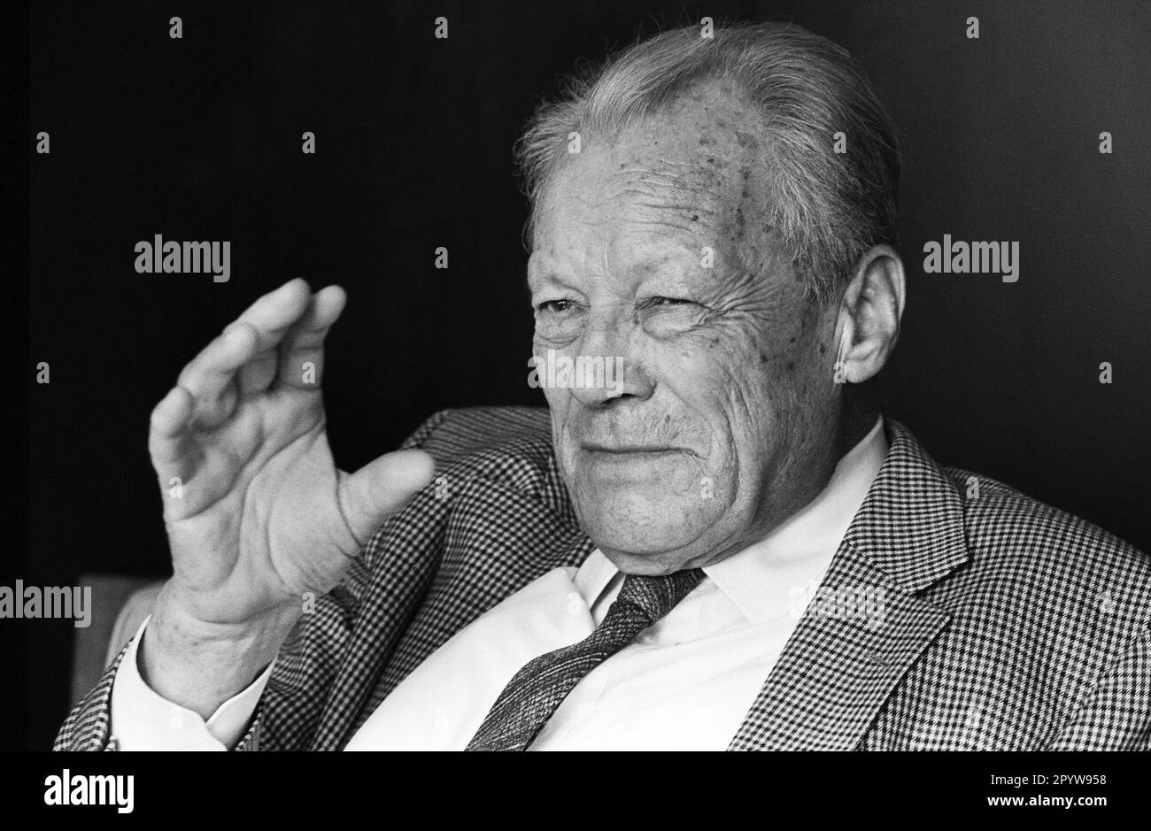 Germany, Bonn, 11.09.1991. Archive 284404 Interview Willy Brandt
