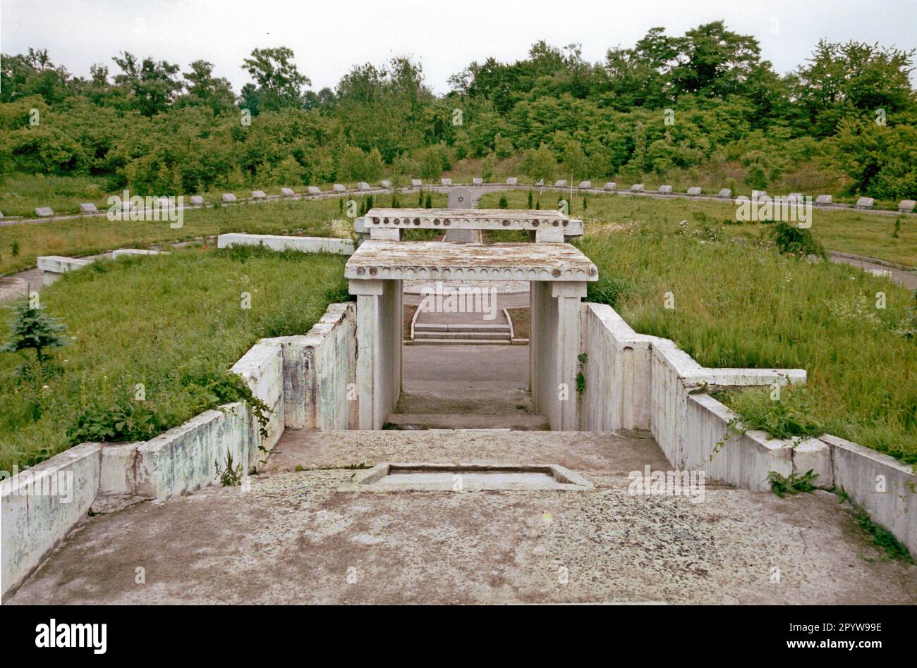 Ukraine / Memorials 1998 Monument to 17000 Jews shot in Rovno, western Ukraine. They were killed by Einsatzgruppen at the very beginning of the Russian war. In Rovno Gauleiter Koch had his quarters. In this trench was executed. // History / 1933 - 1945 / Holocaust / private / Glaser / Volhynia [automated translation] Stock Photo
