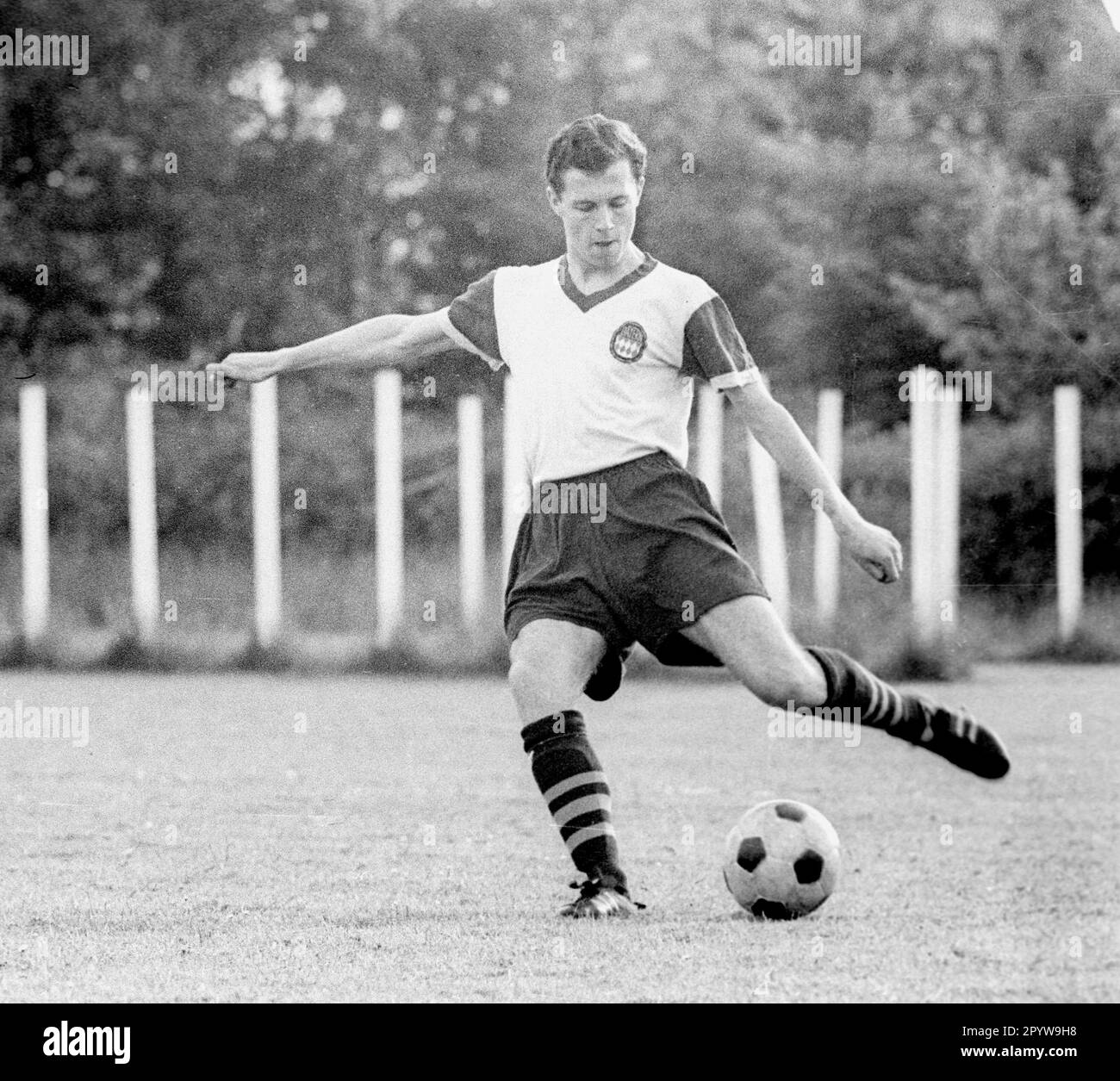 Franz Beckenbauer (FC Bayern Munich) in action during a test match 17. 