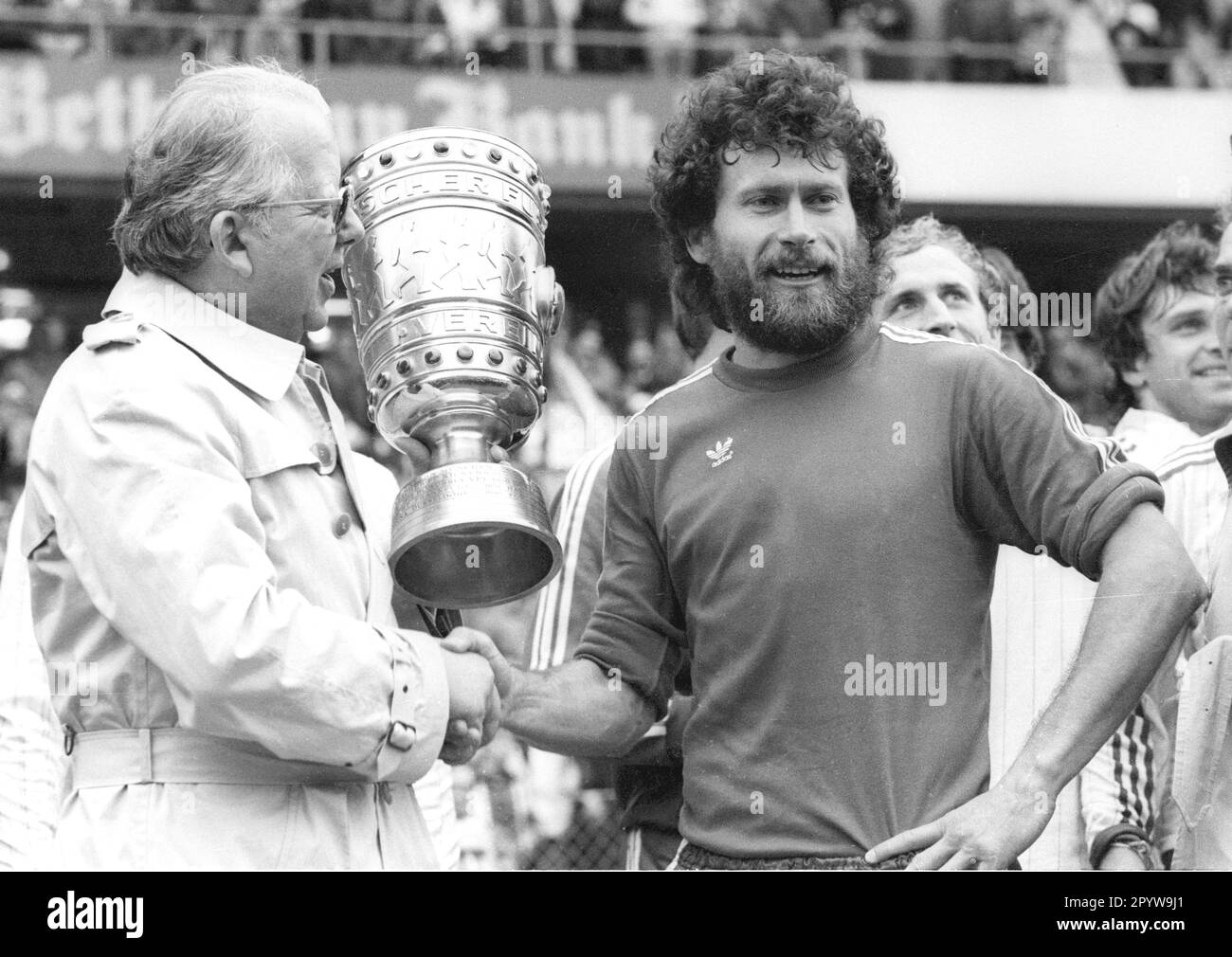 DFB Cup final FC Bayern Muenchen - 1. FC Nuernberg 4:2 /01.05.1982/ DFB President Hermann Neuberger presents the cup to Paul Breitner (FC Bayern) [automated translation] Stock Photo