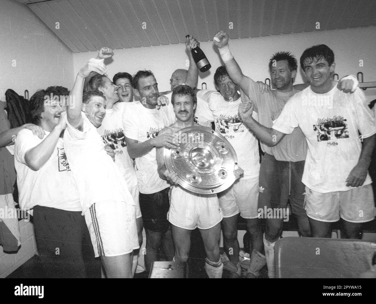 VFB Stuttgart German Champion 1992 16.05.1992 / team VFB in the cabin , Fritz Walter holding the championship trophy [automated translation] Stock Photo