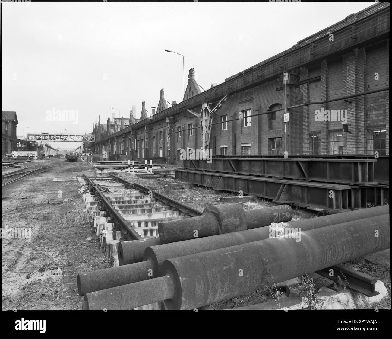 Veb schwermaschinenbau heinrich rau Black and White Stock Photos ...
