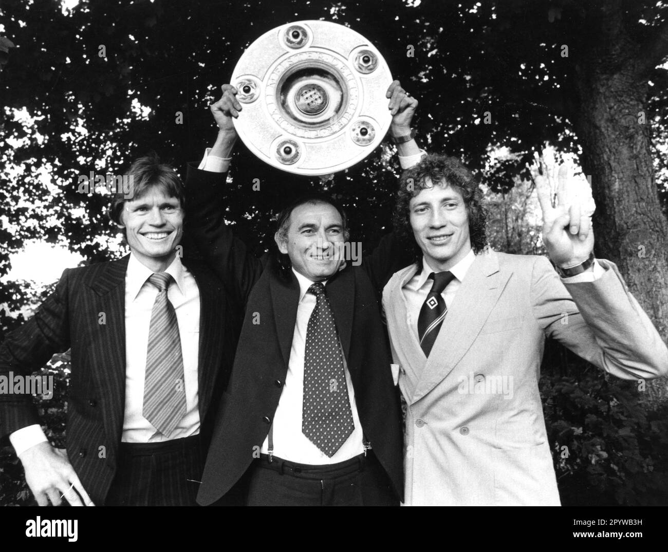 German Soccer League Season 1978/79. 1979 German Soccer Champion Hamburger SV. Peter Nogly, Branco Zebec and Rudi Kargus (from left) present the championship trophy Rec. 09.06.1979. For journalistic use only! Only for editorial use! [automated translation] Stock Photo