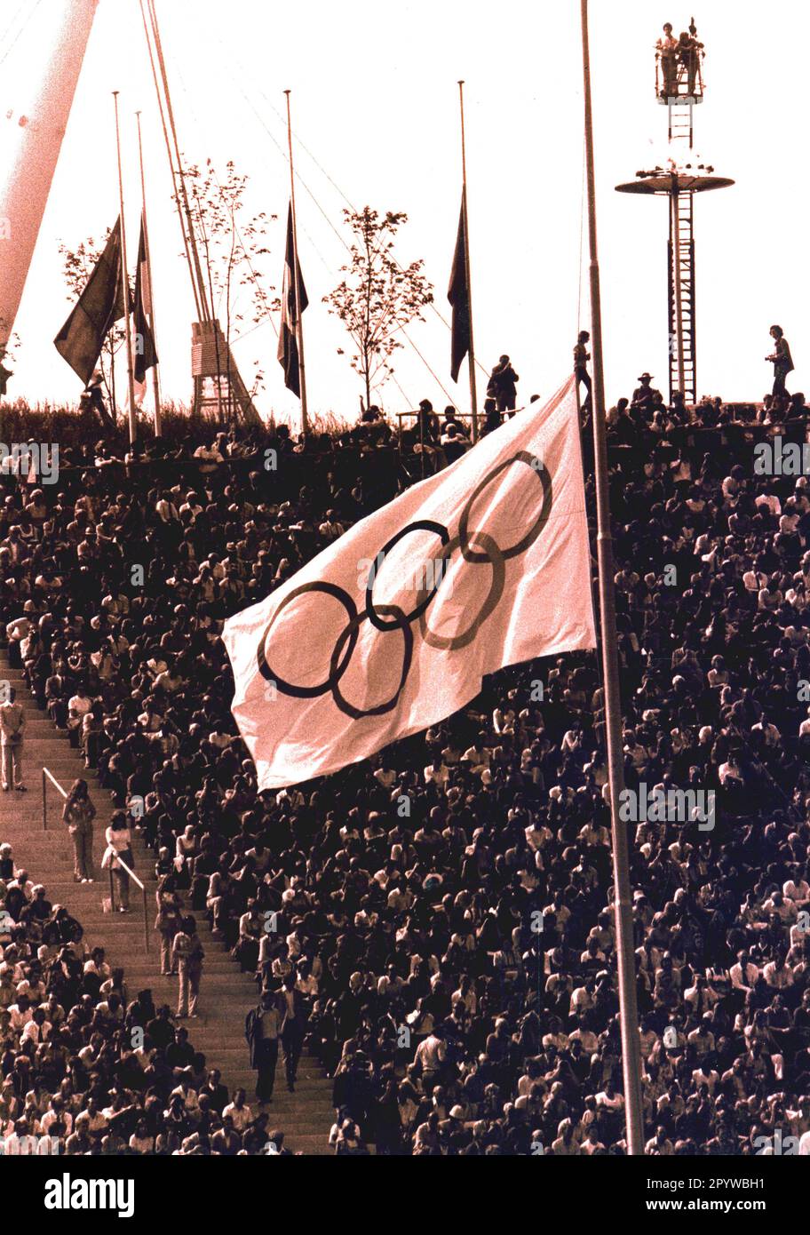 Olympic Games 1972 in Munich. Funeral service after the assassination of Israeli athletes 08.09.1972. Olympic flag at half-mast. [automated translation] Stock Photo