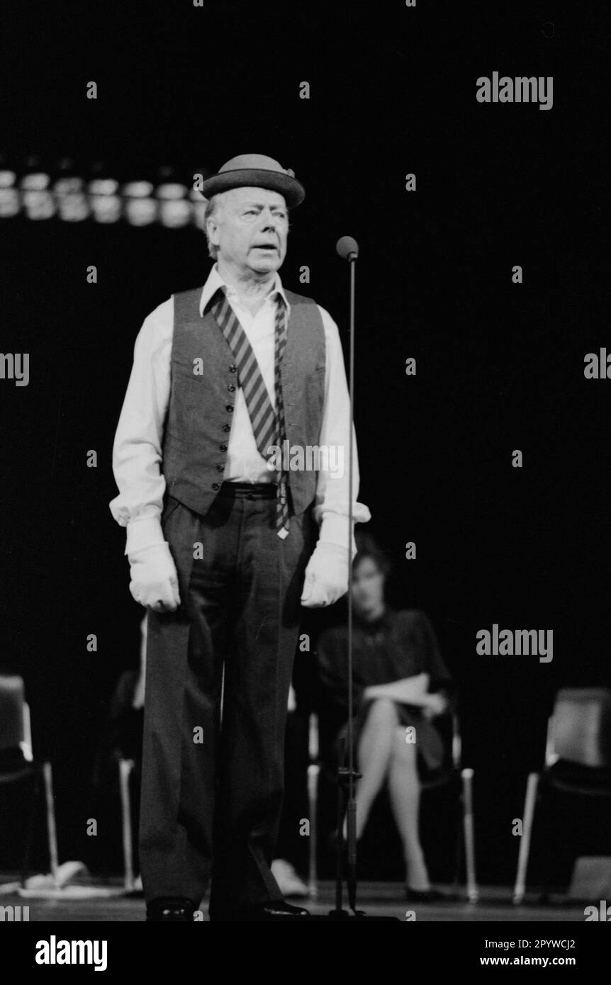 "Heinz Rühmann in the Circus Krone at "" Artists for Poland