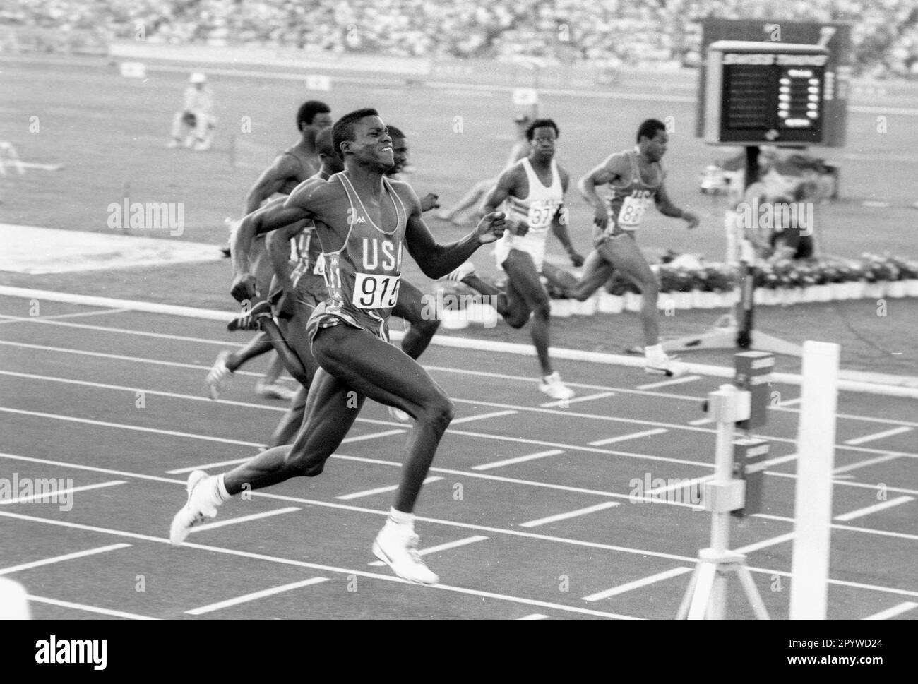 Olympic Games 1984 in Los Angeles. Finish photo 100m men: In front: Carl Lewis (USA/Gold). 04.08.1984. [automated translation] Stock Photo