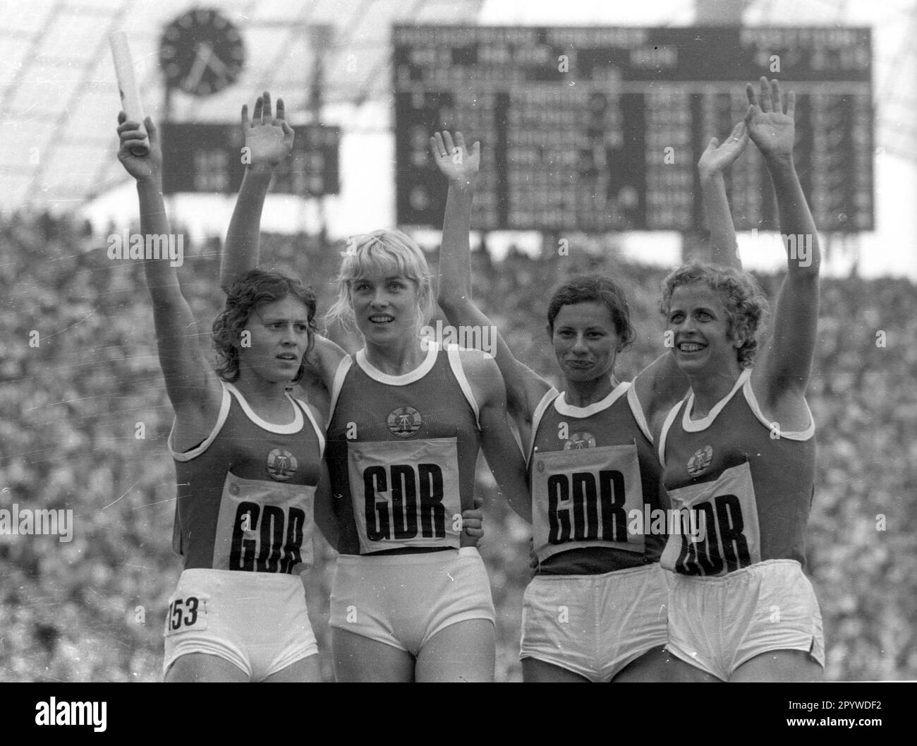 Olympic Games, Munich 1972 4x400m Relay GDR, The GDR relay team with from left: Monika Zehrt, Rita Kühne, Helga Seidler and Dagmar Käsling is Olympic Champion 1972 over 4x400m 10.09.1972 [automated translation] Stock Photo