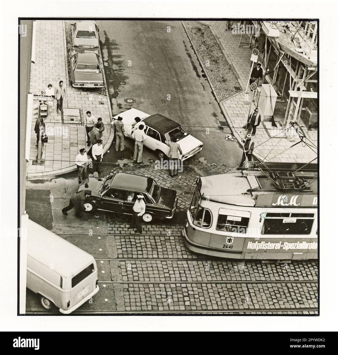 Accident at the intersection of Paul-Heyse-Strasse and Landwehrstrasse in Munich. [automated translation] Stock Photo