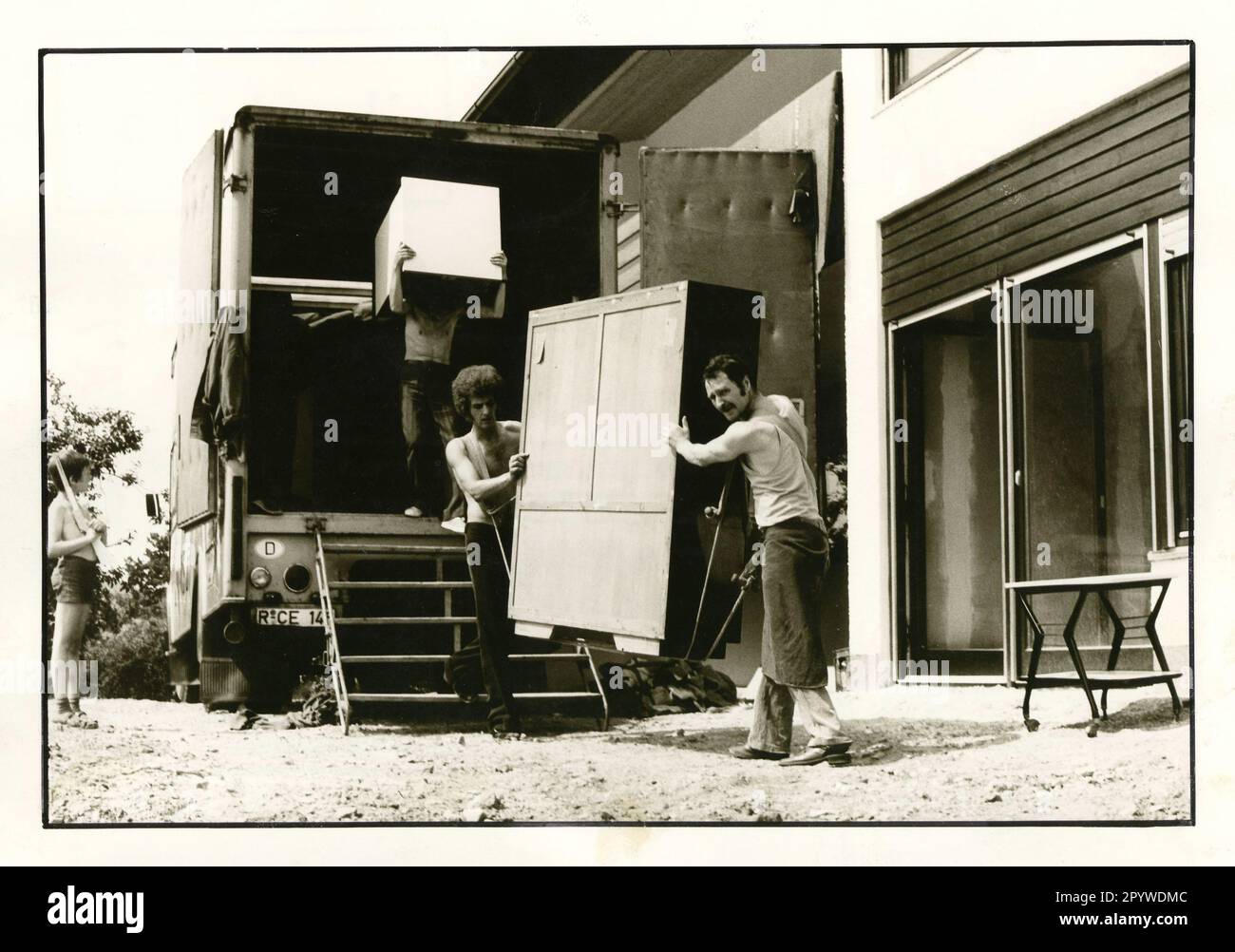 Loading furniture. [automated translation] Stock Photo Alamy