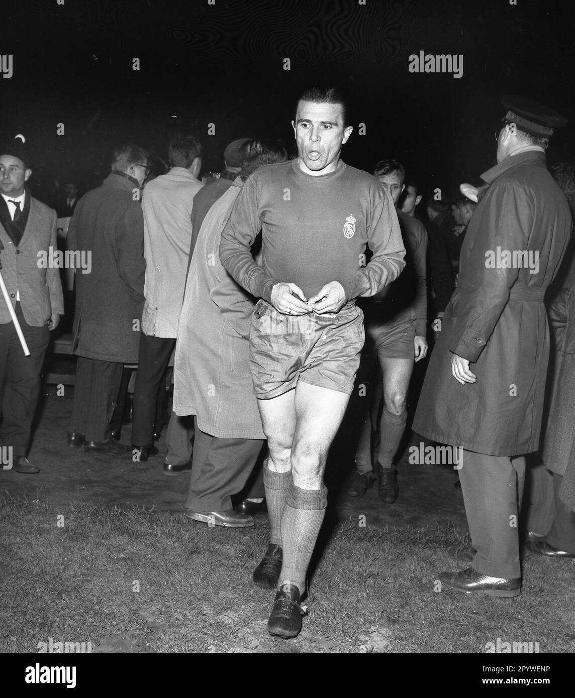 European Champion Clubs' Cup 1961/62. Final: Benfica Lisbon - Real Madrid 5:3/02.05.1962 in Amsterdam. Ferenc Puskas (Real Madrid) leaves the field disappointed. For journalistic use only! Only for editorial use! In accordance with the regulations of the DFL Deutsche Fussball Liga, it is prohibited to use or have used photographs taken in the stadium and/or of the match in the form of sequence pictures and/or video-like photo series. DFL regulations prohibit any use of photographs as image sequences and/or quasi-video. [automated translation] Stock Photo