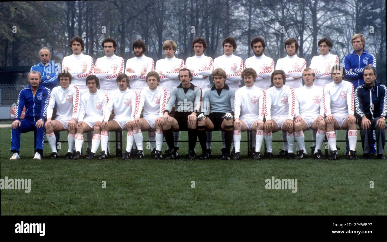 Bayer 05 Uerdingen, team photo 1978/79 season. Standing from left: coach Buhtz, Hahn, Mostert, F. Funkel, Brinkmann, Hoffmann, van de Loo, Lüttges, Schwabe, Raschid and co-trainer Schneiders. Seated from left: Masseur Spielmann, Götz, Föhles, Steeger, Mentzel, Kroke, Hesselbach, Lurz, Wloka, Steffensen, Mattson and Hufnagel (Head of Licensed Player Department). DFL REGULATIONS PROHIBIT ANY USE OF PHOTOGRAPHS AS IMAGE SEQUENCES AND/OR QUASI-VIDEO [automated translation] Stock Photo