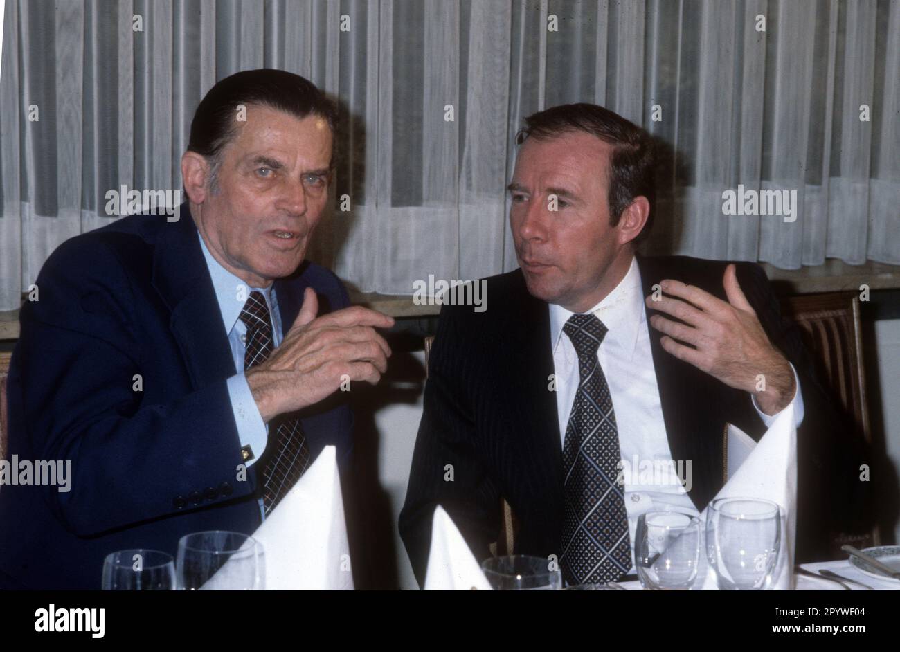 Herbert Widmayer (left) and Dietrich Weise (both DFB coaches) Aufn. 15.11.78. [automated translation] Stock Photo