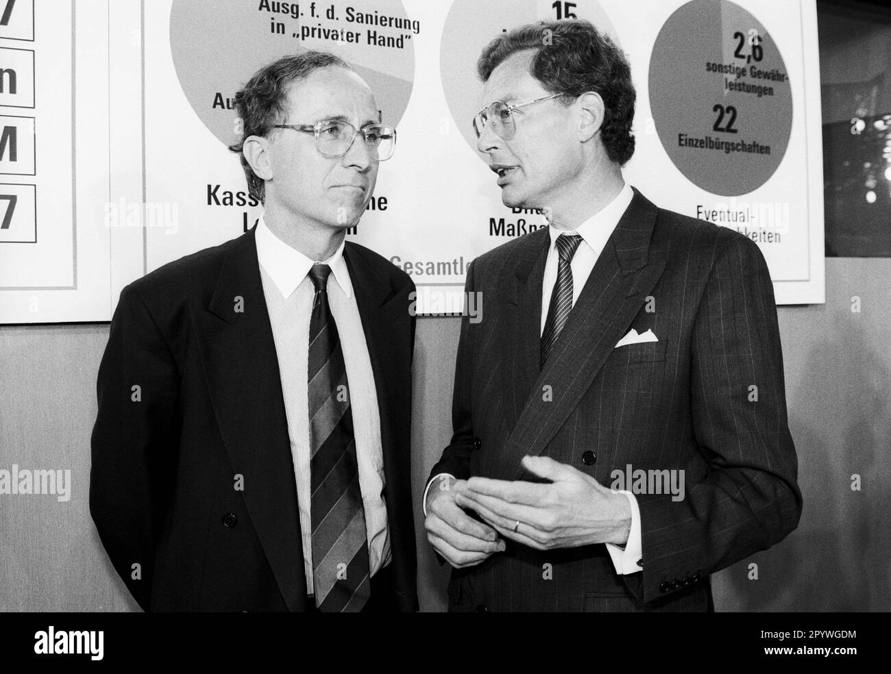 Hanns-Christoph von ROHR , Chairman of the Executive Board of Kloeckner-Werke AG , and Gerhard CROMME , Chairman of the Executive Board of Fried. Krupp AG Hoesch-Krupp , April 1993 [automated translation] Stock Photo