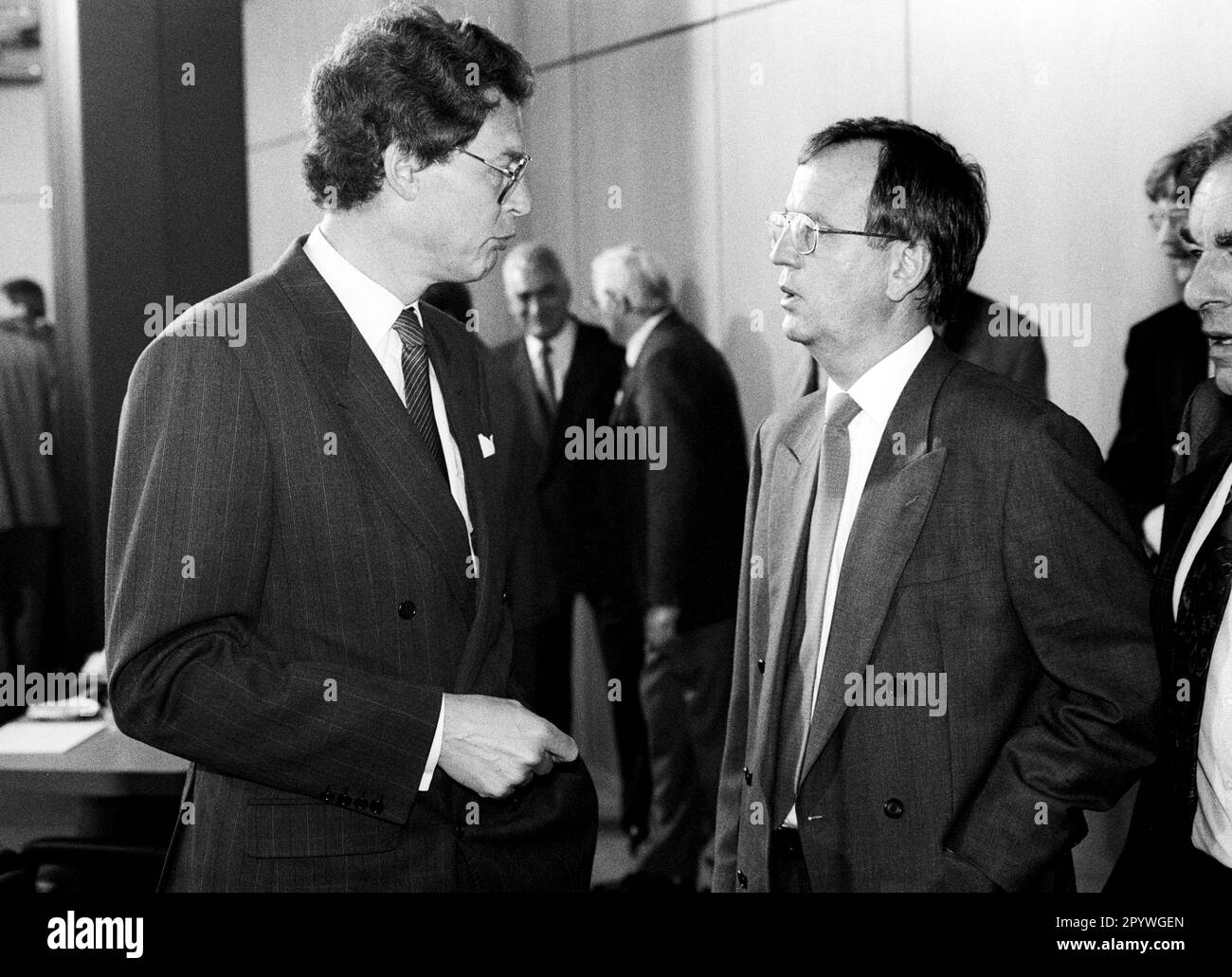 Gerhard CROMME , Chairman of the Executive Board of Fried. Krupp AG Hoesch-Krupp , and Heinrich von PIERER , Chairman of the Managing Board of Siemens AG , April 1993 [automated translation] Stock Photo