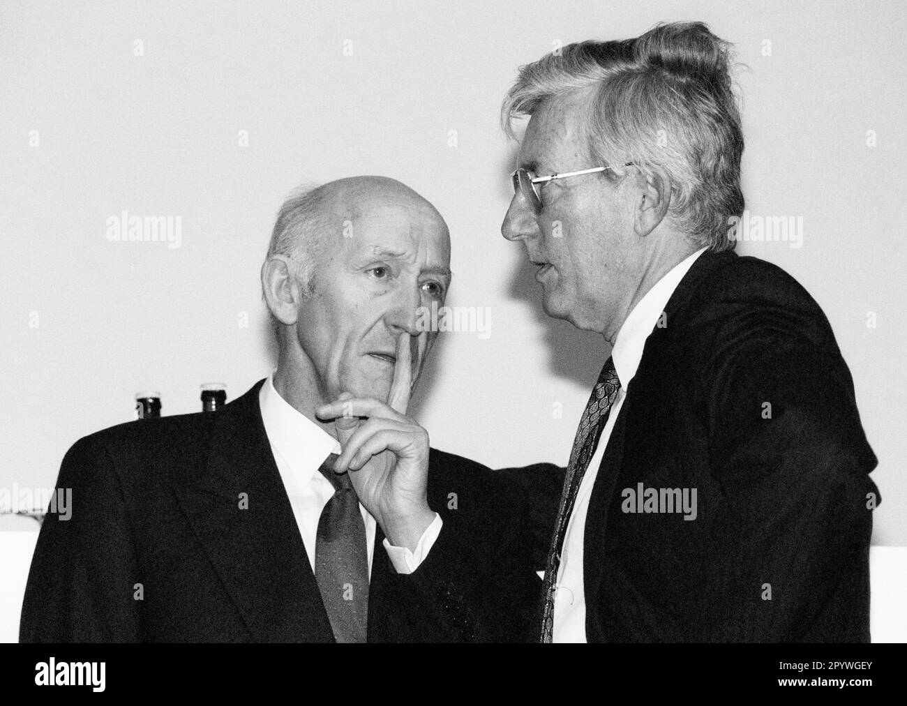 Werner DIETER , Chairman of the Executive Board of Mannesmann AG , and Klaus LIESEN , Chairman of the Executive Board of Ruhrgas AG , October 1991 [automated translation] Stock Photo