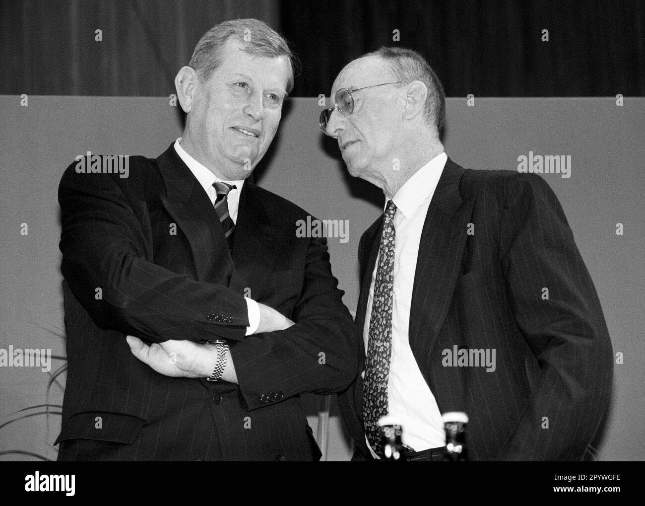 Friedel NEUBER , Chairman of the Board of Management of WestLB , and Edzard REUTER , Chairman of