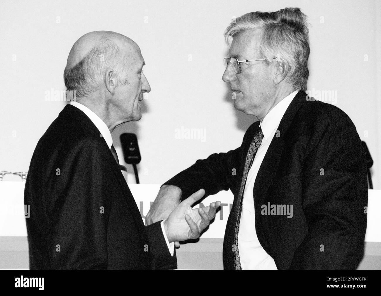 Werner DIETER , Chairman of the Executive Board of Mannesmann AG , and Klaus LIESEN , Chairman of the Executive Board of Ruhrgas AG , October 1991 [automated translation] Stock Photo